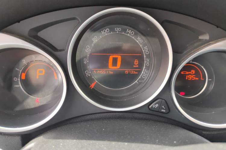 Used Citroen C4L 2014 1.8L Intelligent Drive Automatic Dynamic Model Odometer Close Up