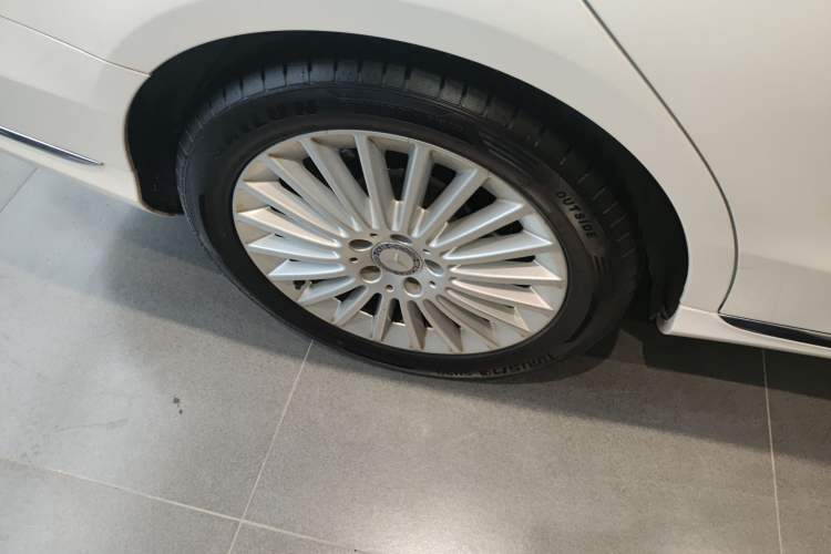 Used Mercedes-Benz C-Class 2015 Facelift C 200 L
