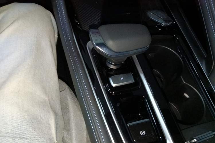 Used Geely Auto Preface 2026 Model Oriental Yao 1.5TD Fuyao Edition Gear Lever