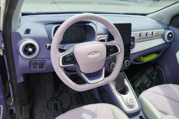 Used Chery QQ Little Ant 2022 Me 301km Rococo Lithium Iron Phosphate Center Console