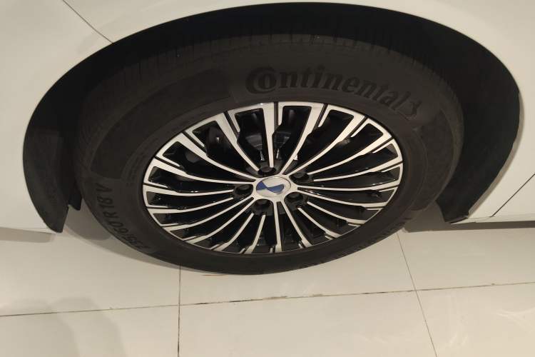 Used Denza D9 2022 DM-i 970 Four-Wheel Drive Flagship Model
