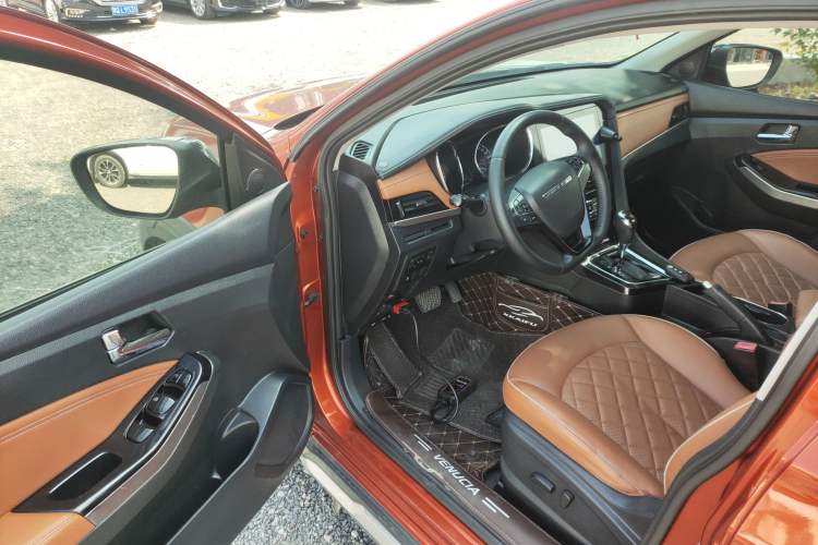 Used Venucia T70 2018 2.0L CVT Smart Enjoyment Sport Edition
