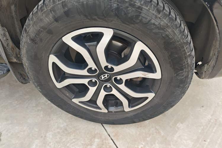 Used Hyundai Tucson 2013 2.0L Manual Two-Wheel Drive Fashion Edition Right Front Wheel Hub