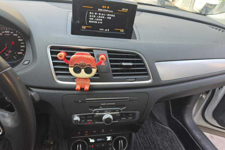 Used Audi Q3 2018 30th Anniversary Edition 30 TFSI Fashion Model Audio And AC Panel