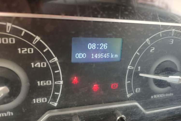 Used SAIC MAXUS Xintu V80 2018 2.5T 6-Speed Manual Aoyuntong Short Wheelbase Mid-Height 5-6 Seater