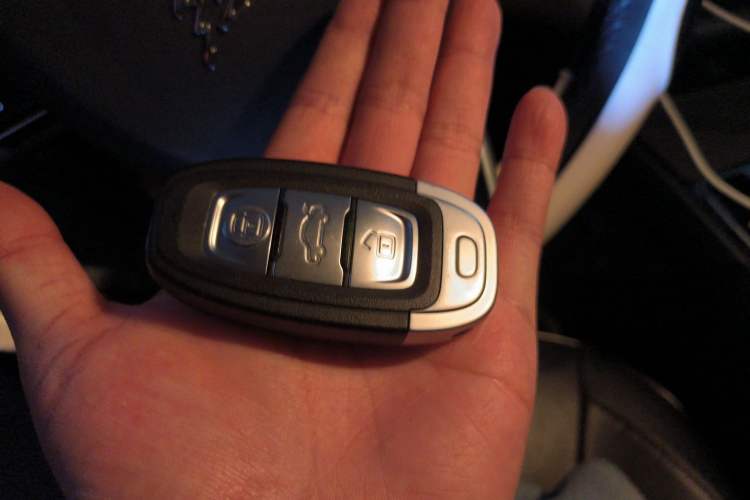 Used Hongqi E-QM5 2021 Online Booking Charging Basic Edition 5 Seats Vehicle Key