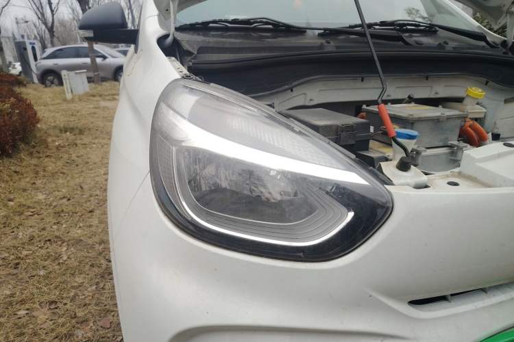 Used Roewe Clever 2021 302 km New Four-Seater Super-Efficient Version
