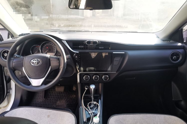 Used Toyota Corolla 2017 Revised Version 1.2T S-CVT GL Center Console