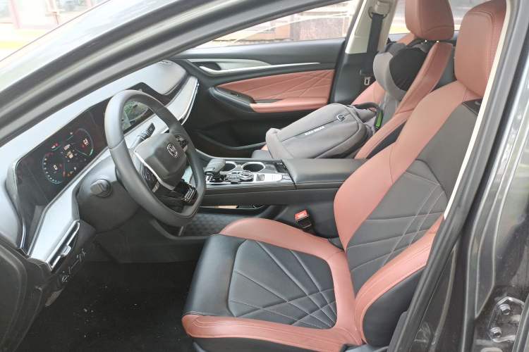 Used CHANGAN Eado 2023 Changan Edition PLUS Blue Whale NE 1.4T GDI DCT Prestige Version Left Front Seat