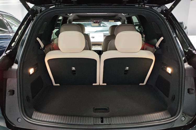 Used ONVO Luxeed L90 2025 Model—Max Six-Seater Version Trunk