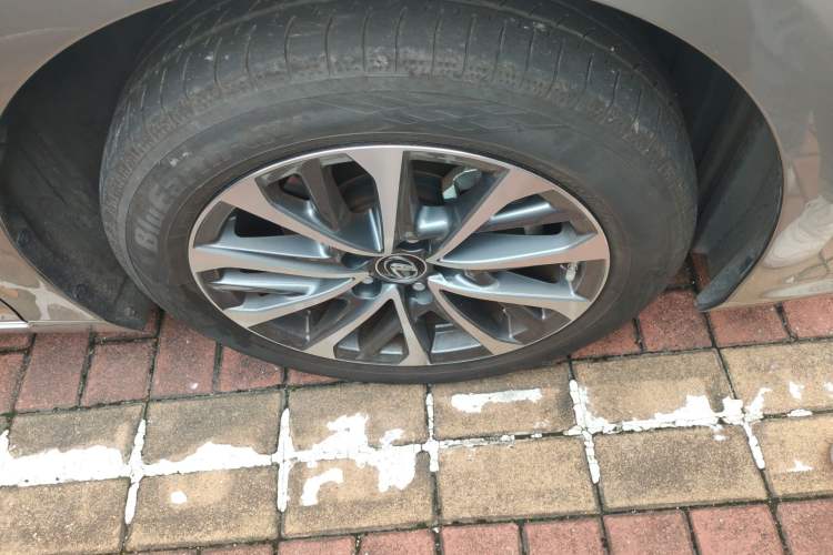 Used Lexus ES 2023 200 Excellence Edition Right Front Wheel Hub