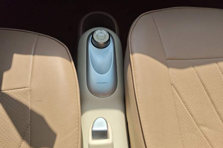 Used Wuling Hongguang MINIEV 2025 Four-Door Version Advanced Edition Gear Lever