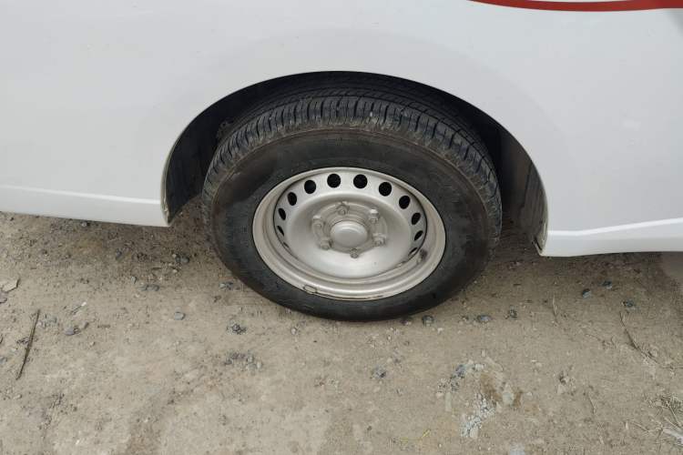 Used Wuling Yangguang 2025 Model 310KM Bus Edition—Customized by CATL