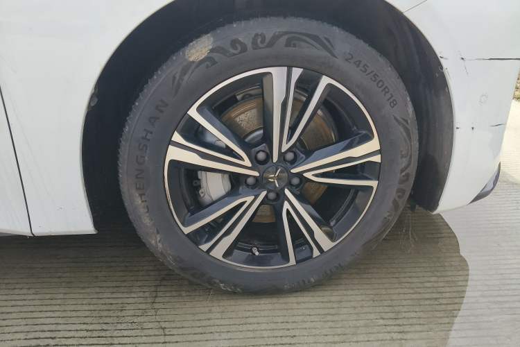 Used Hongqi EH7 2024 690 Pro Right Front Wheel Hub