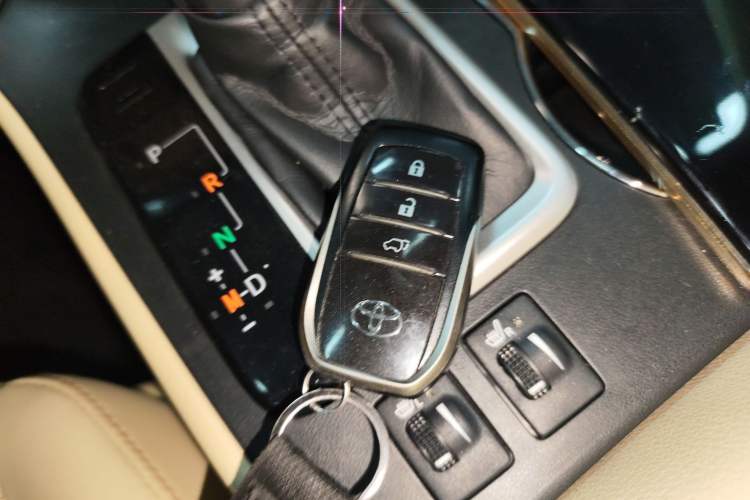 Used Toyota Highlander 2018 2.0T Four-Wheel Drive Prestige Version 7 Seats China VI Standard
