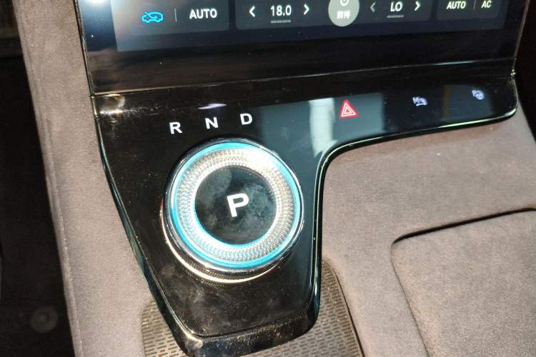 Used VOYAH PASSION 2024 PHEV Four-Wheel Drive Ultra-Long Range Flagship Model Gear Lever