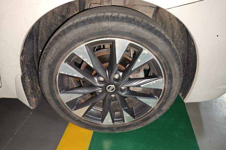 Used Nissan Lannia 2016 1.6L CVT Smart Cool Edition Right Front Wheel Hub