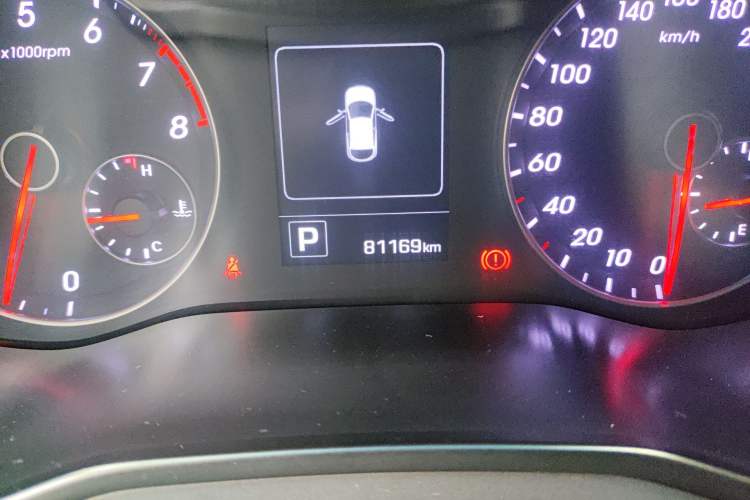 Used Hyundai Veloster 2015 1.6T Automatic Luxury Edition Odometer Close Up