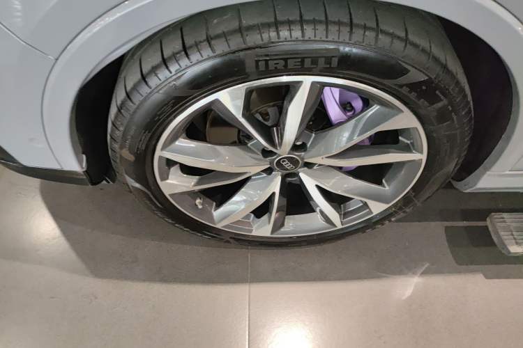 Used Audi Q7 2021 55 TFSI quattro S line Sport model Left Front Wheel Hub