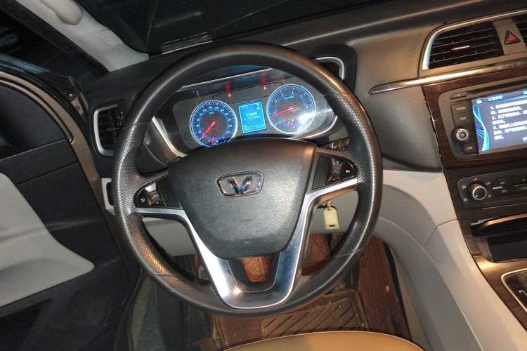 Used Huasong 7 2017 2.0T Automatic Standard Edition Steering Wheel