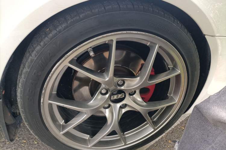 Used Skoda Octavia 2010 2.0 TSI RS Right Front Wheel Hub