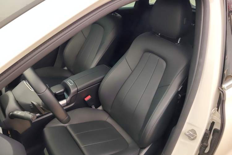 Used Mercedes-Benz B-Class 2022 B 200 Fashion Model Left Front Seat