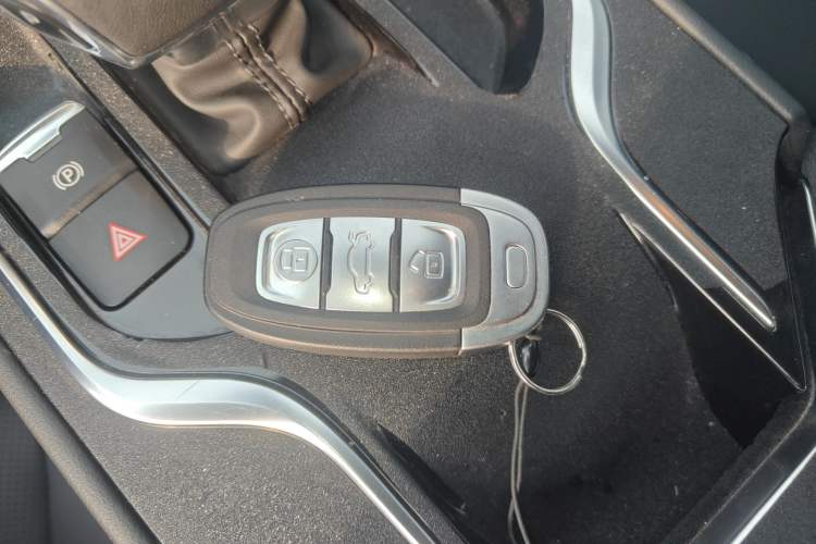 Used Hongqi E-QM5 2022 431 km Charge & Enjoy Edition