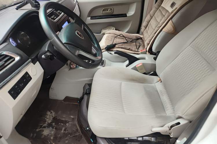 Used Jinbei New Hiace X30L 2018 1.5L Box Truck Wealth Edition DLCG14 Left Front Seat