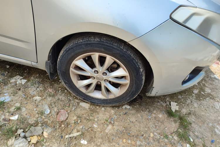 Used Brilliance H230 2012 1.5L AMT Sunroof Version
