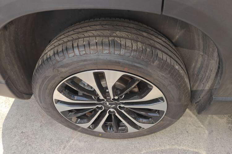 Used Wuling Xingguang 560 New Energy 2026 Model, Pure Electric, 500 km, Luxury Version Right Rear Wheel Hub