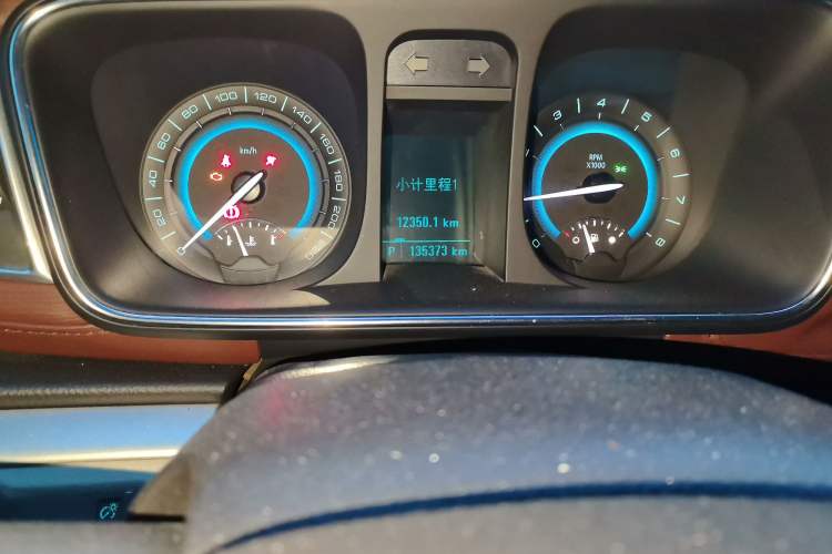 Used Buick GL8 2014 2.4L LT Luxury Business Executive Edition Odometer Close Up