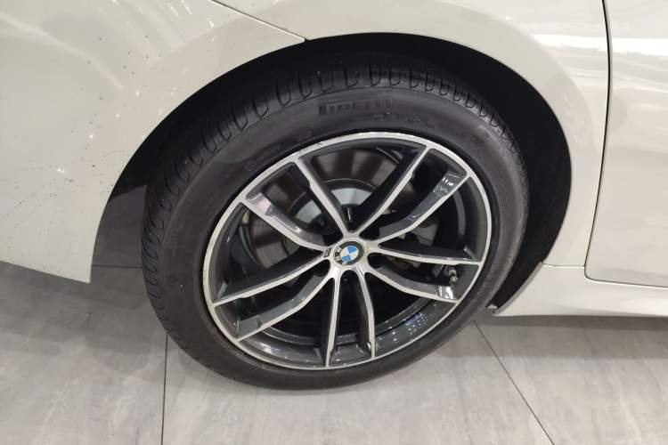 Used BMW 5 Series New Energy 2021 Restyled 535Le M Sport Package Right Rear Wheel Hub