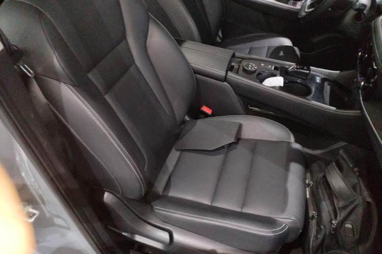 Used Nissan X-Trail 2023 e-POWER Ultra-Hybrid Dual-Motor All-Wheel-Drive Luxury Edition Right Front Seat