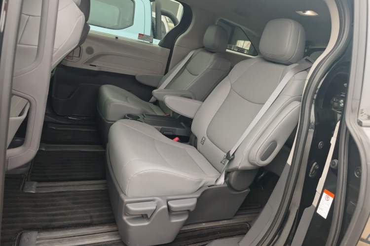 Used Toyota Granvia 2024 2.5L Hybrid Comfort Edition