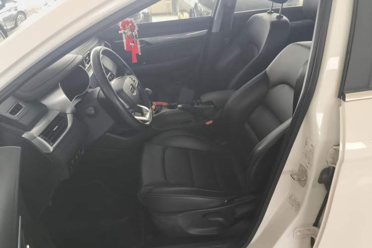 Used Geely Auto Emgrand 2019 Leading Edition 1.5L Manual Upgraded Connectivity Model China VI Standard Left Front Seat