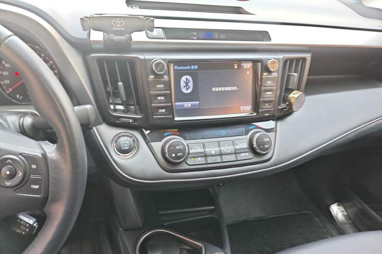 Used Toyota RAV4 2016 2.5L Automatic 4x4 Elite Edition Audio And AC Panel