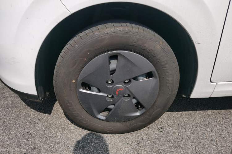 Used Wuling Hongguang New Energy 2025 Extended-Range Hybrid 50KM Comfort Version Left Front Wheel Hub