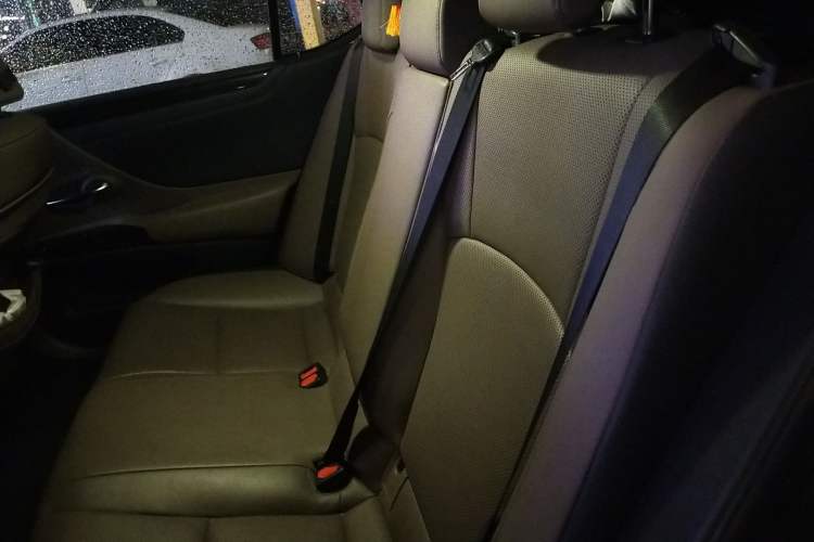 Used Lexus ES 2024 200 Premium Edition Left Rear Seat