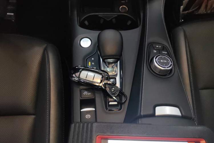 Used Infiniti QX50 2018 2.0T Two-Wheel Drive Fashion Edition Gear Lever