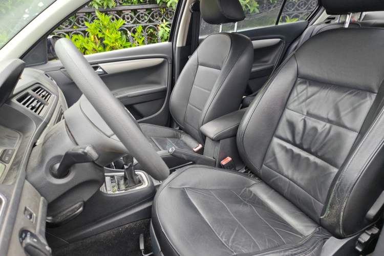 Used Volkswagen Lavida 2013 Restyled Classic 1.6L Manual Comfort Edition