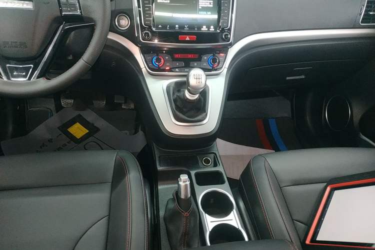 Used Haval M6 2018 1.5T Manual Two-Wheel Drive Elite Model Gear Lever