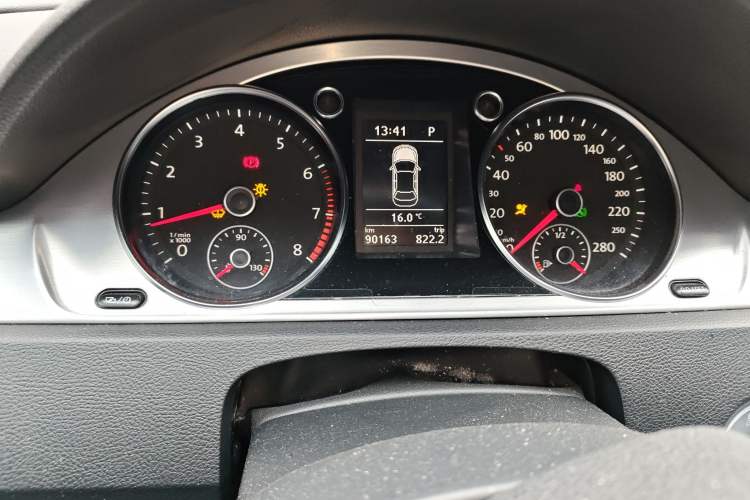 Used Volkswagen FAW-Volkswagen CC 2016 1.8TSI Prestige Model Odometer Close Up