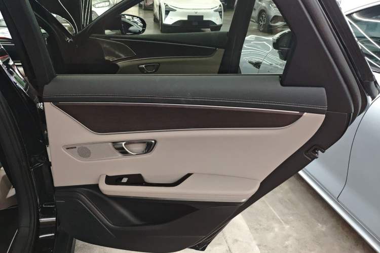 Used BYD Han 2025 EV with 701 km of Laser Radar-Enabled Intelligent Driving