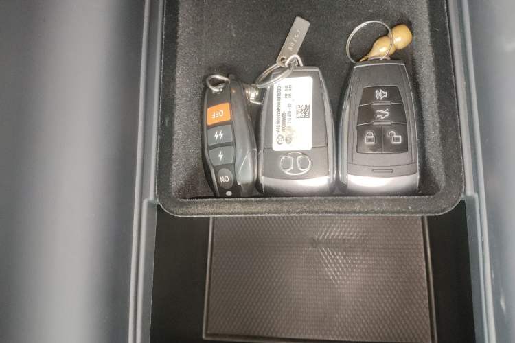 Used BAIC Off-Road BJ40 2019 2.3T Automatic Four-Wheel Drive Ring the Tower Champion Edition China VI Vehicle Key