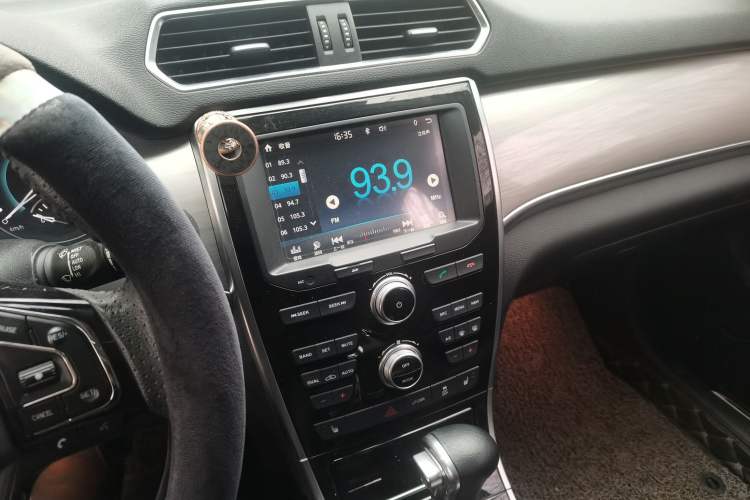 Used Haval H2 2016 Red-Label 1.5T Automatic Two-Wheel Drive Luxury Model
