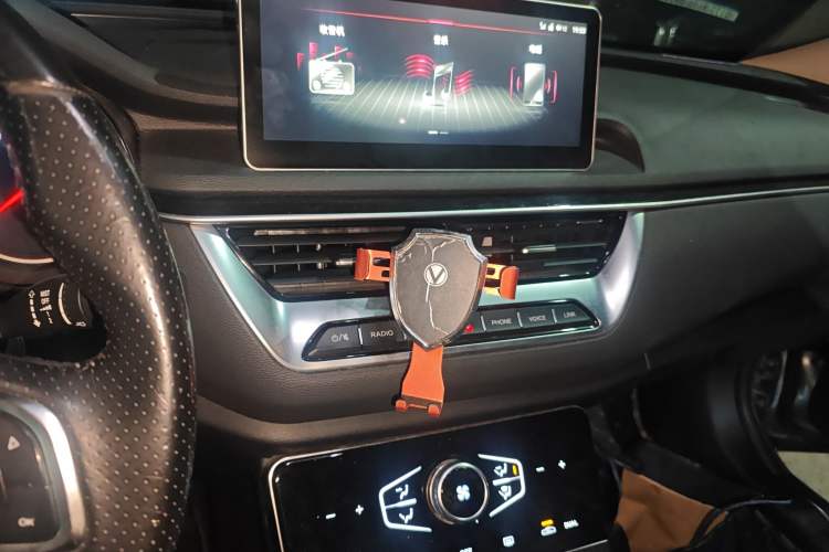 Used Hongqi H5 2022 Classic Model 1.5T DCT Flagship Edition Audio And AC Panel