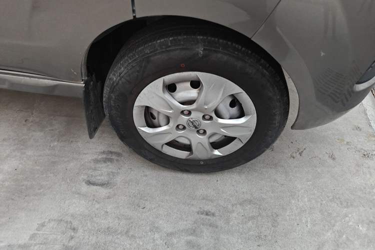 Used Jinbei New Hiace X30L 2023 1.5L Wealth Edition Van 2/5-Seater Air-Conditioned Model SWC15M