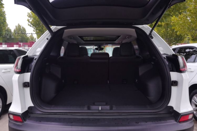 Used Jeep Cherokee 2019 2.0T Four-Wheel Drive Explorer Edition China VI Emission Standard