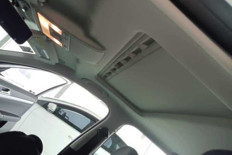 Used Volkswagen Gran Lavida 2017 180TSI DSG Comfort Edition Headliner