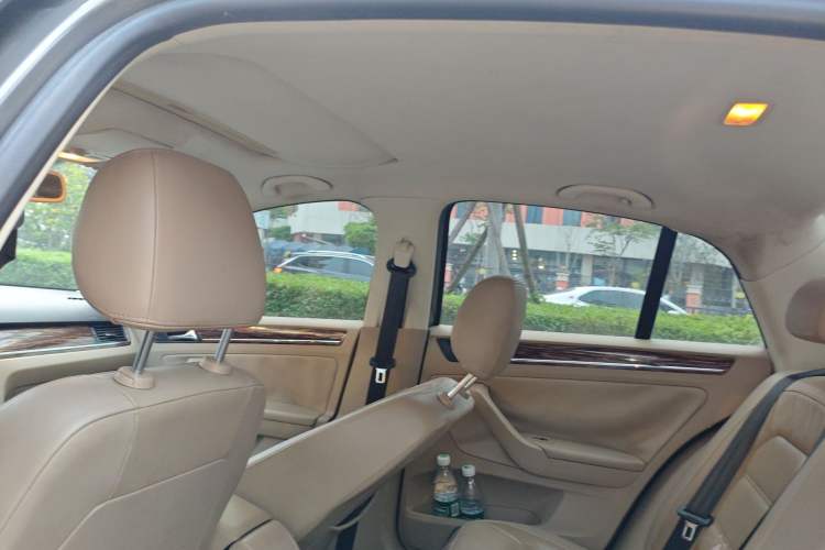 Used Volkswagen Bora 2013 1.6L Automatic Luxury Model Headliner